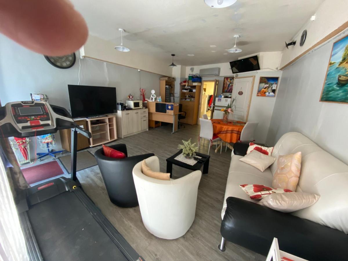 Four A Ban Apartment Mer Exterior photo